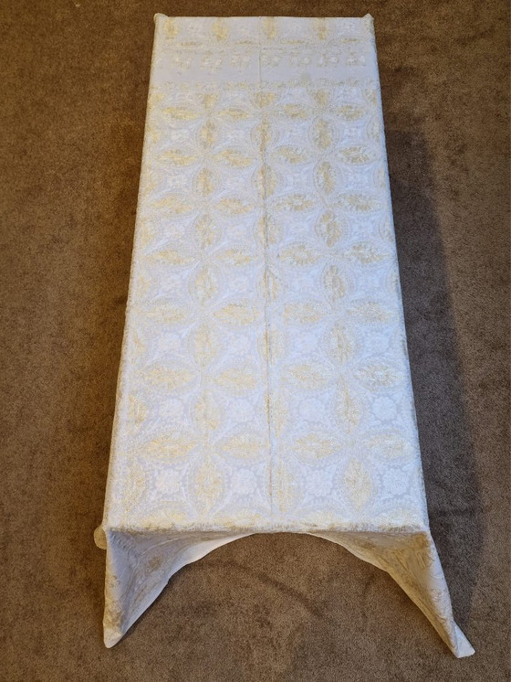 Image 1 of Nappe avec 8 serviettes (brodées à la main)