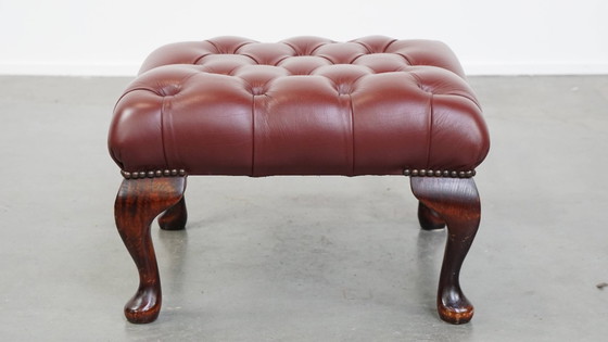 Image 1 of Elegant red/brown Chesterfield stool in very good condition