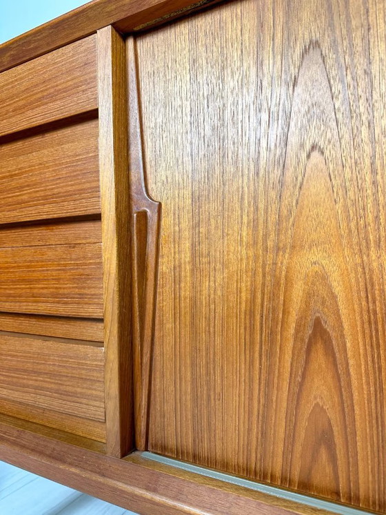 Image 1 of Vintage Deens Teak Dressoir No.18 van Omann Jun 60s