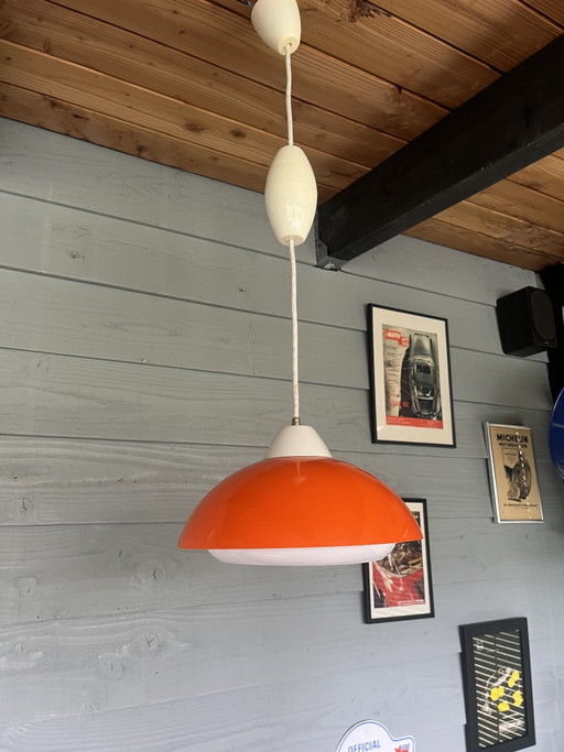 Suspension italienne vintage orange et blanche de style futuriste des années 70,