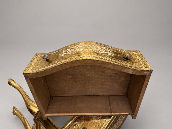 Vintage Florentijnse Nachtkastje / Ladekast – Handgeschilderd, Gouddecor, 2 Laden – Ladekasten, Wood (photo 13 of 13)