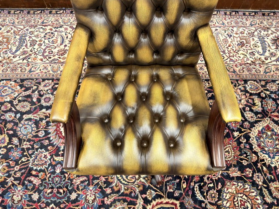 Neu! Klassischer englischer Chesterfield Bürostuhl – Delta Chesterfield, Bürostühle, Leather, Metal (photo 7 of 9)