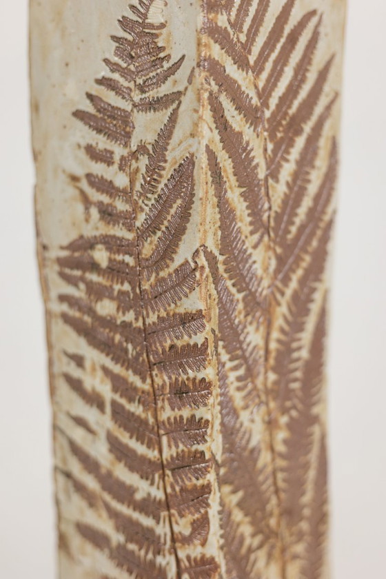 Image 1 of Vaso in gres in stile brutalista con decorazione vegetale. Anni '70.