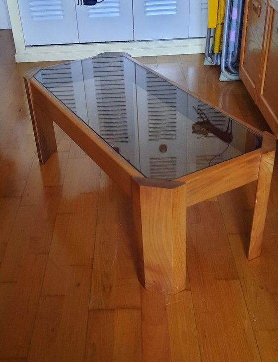 Image 1 of Vintage salontafel van massief licht iepenhout en rookglas, jaren 70/80.