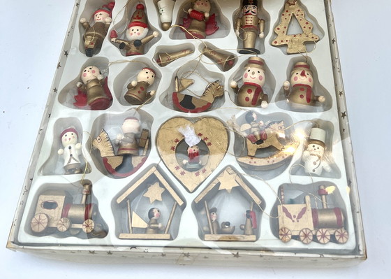 Image 1 of Grande collection de décorations de Noël artisanales – environ 100 pièces – bois, paille et tissu – datant des années 1970-1990