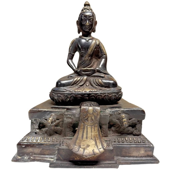 Bouddha Shakyamuni de l'Himalaya antique avec auréole – XVIIe-XVIIIe siècle – Lot 406 – Sculptures, Bronze (photo 10 of 25)