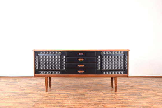 Image 1 of Mid Century Op-Art Buffet en teck peint à la main par Gustav Bahus, 1960S