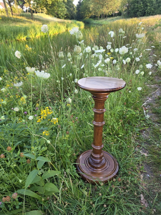 Image 1 of Characterful vintage wooden plant column / pedestal – Turned wood – 63 cm