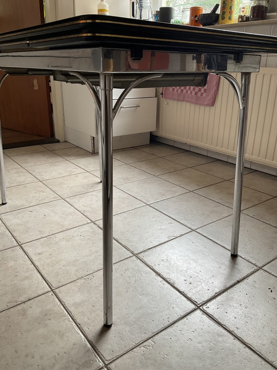 Image 1 of Formica uitschuifbare tafel met wee stoelen