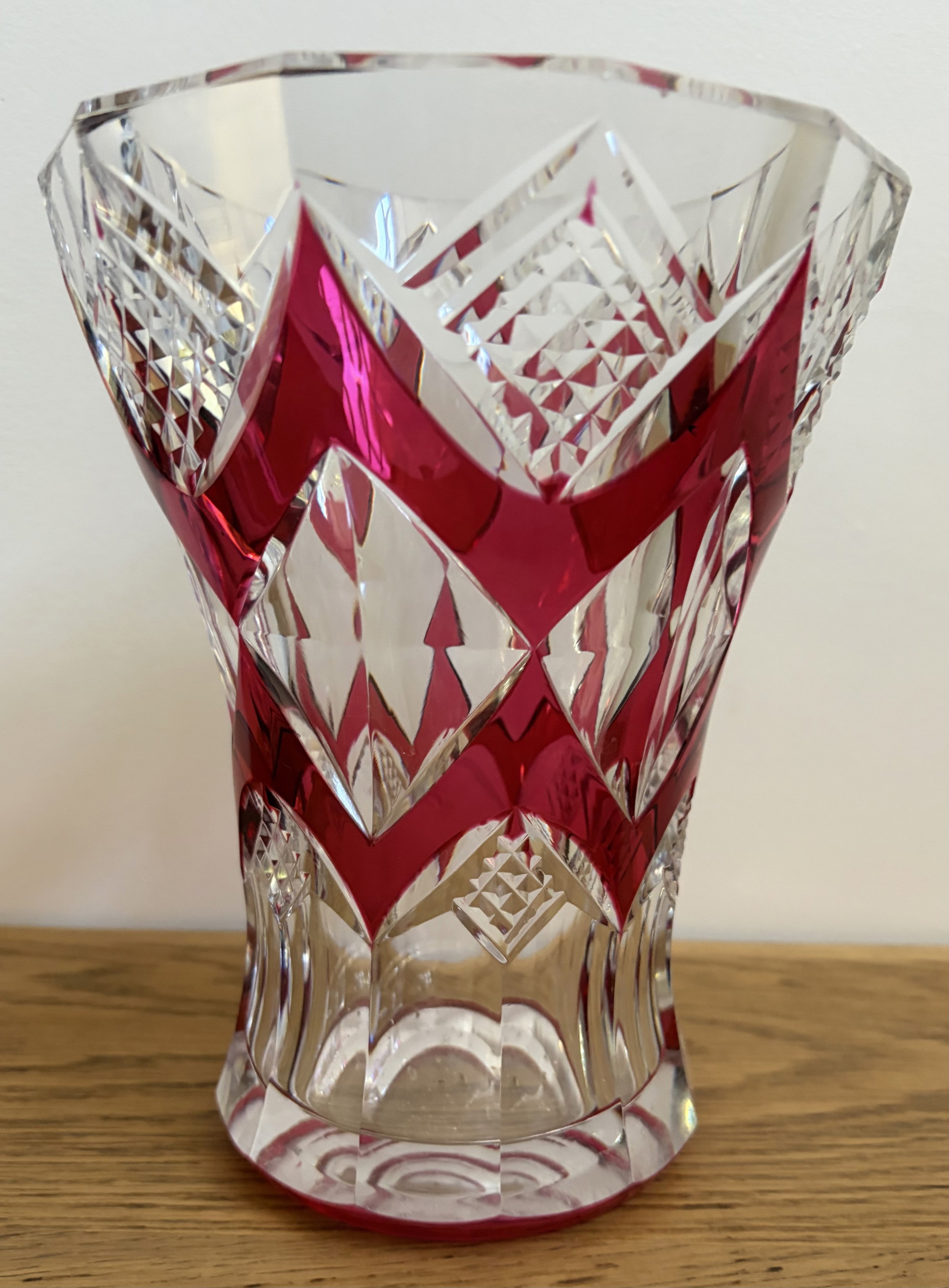 時韓　Val Saint Lambert Val Saint Lambert – Hand-Cut Crystal Vase – Ruby Red / Clear