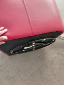 Sillón de cuero con otomana a juego (taburete/puf).