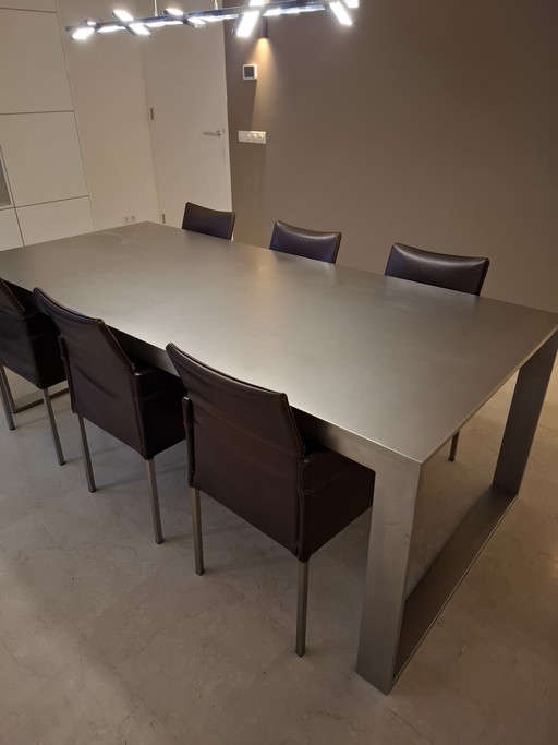 Mesa de comedor de diseño de acero inoxidable