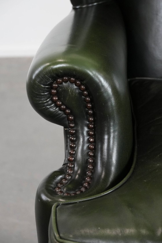 Image 1 of Fauteuil Chesterfield classique en cuir de vachette lisse de couleur vert foncé