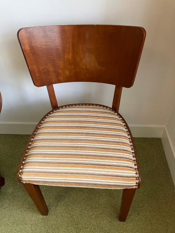 Image 1 of Conjunto de mesa y dos sillas tapizadas recientemente en madera de caoba - precio de recogida
