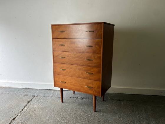 Image 1 of Vintage ladekast van notenhout met messing handgrepen uit het midden van de 20e eeuw, jaren 1950-1960.