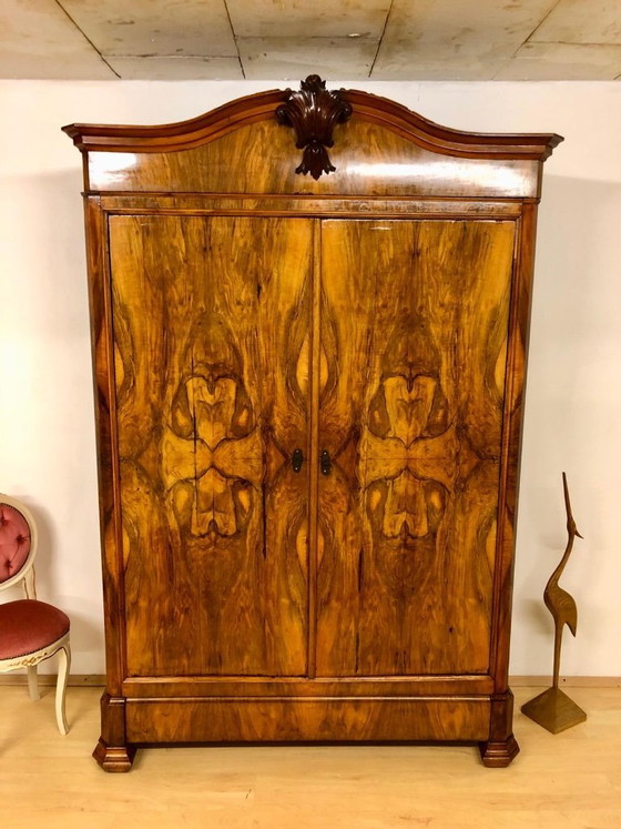 Image 1 of Armoire Biedermeier représentative / noyer sur chêne, vers 1830