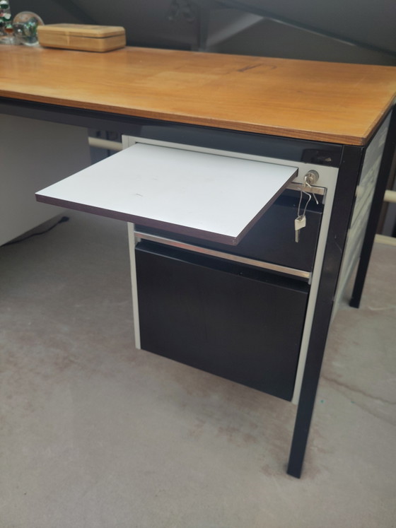 Retro Metalen Bureau – Wood (photo 4 of 5)