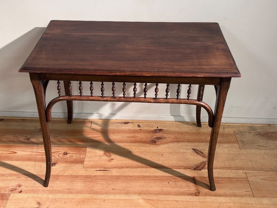 Image 1 of Tavolo in legno curvato Art Nouveau del 1900 circa (Faggio)