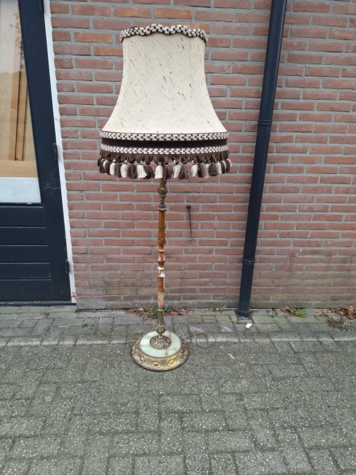 Lámpara de pie vintage de mármol de ónix con detalles de latón y bonita pantalla