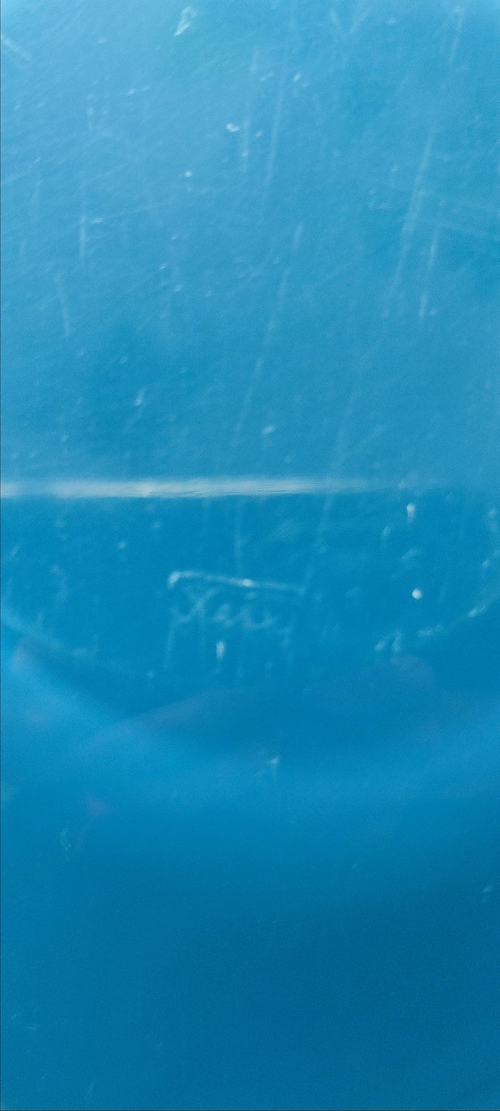 Image 1 of Gesigneerde asbak van kunstglas - vintage blauw ontwerp