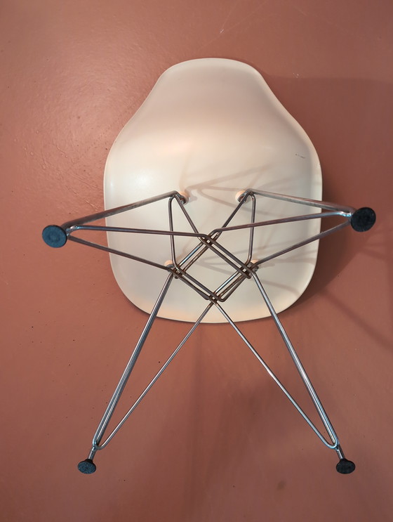 Image 1 of Silla auxiliar de plástico Eames RE DSR
