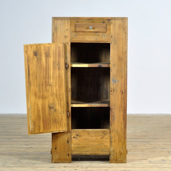 Rustikaler Kiefernschrank, um 1920 – Schränke, Iron, Wood (photo 4 of 11)