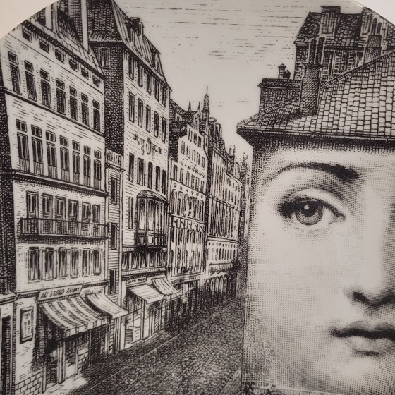 Image 1 of Paar porseleinen borden “Tema e Variazioni 223 en 205”, Fornasetti Milano, s. XX – Italië
