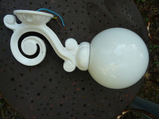 Image 1 of Applique blanche fonte opaline années 70