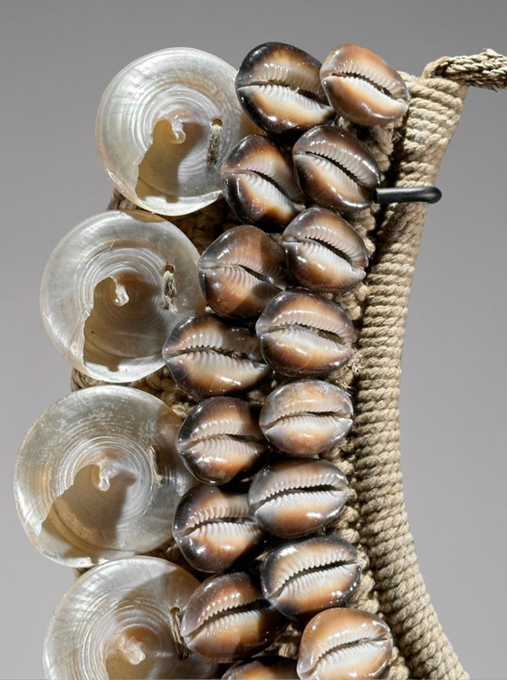 Image 1 of Decoratief etnisch ornament gemaakt van schelpen – Oceanië – 40 cm
