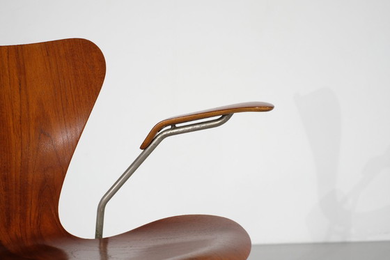 Image 1 of Stuhl Modell "3207" aus Holz von Arne Jacobsen für Fritz Hansen, Dänemark, 1955.