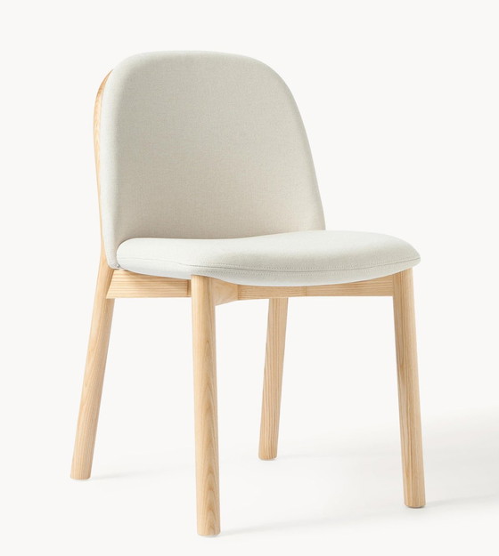 Image 1 of Westwing gestoffeerde essenhouten stoel