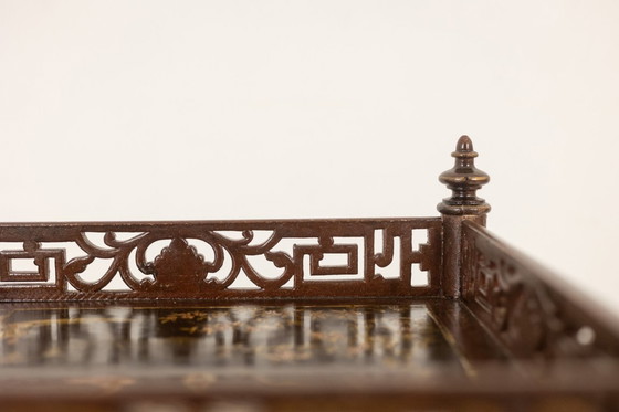 Image 1 of Klein bijzettafeltje met lakdecoratie in Japanse stijl. Periode Napoleon III.