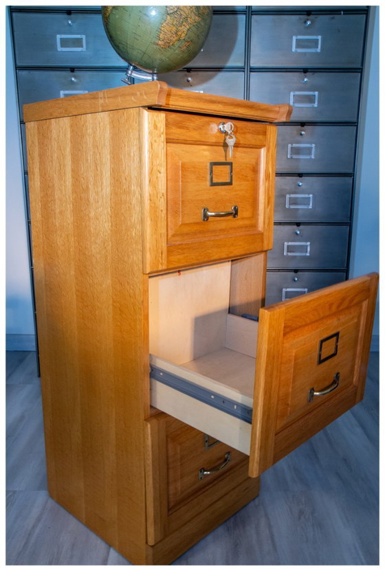 Image 1 of Archiefkast met drie laden, professionele kwaliteit.