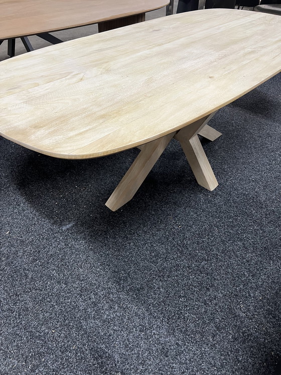 Image 1 of Mesa de comedor ovalada de madera de mango tropical, 200 cm