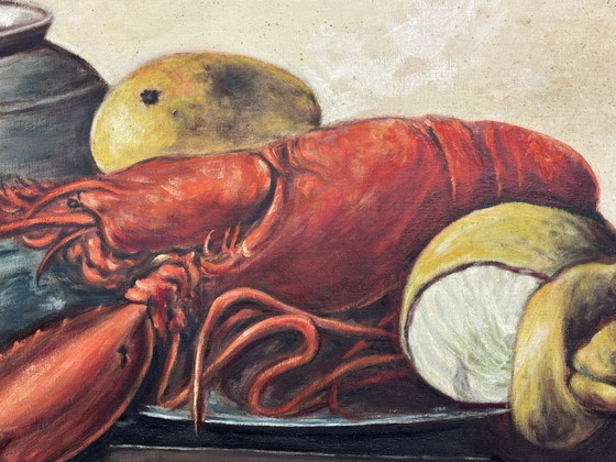 Image 1 of Naturaleza muerta con langosta y limón de R. Viliruvy, óleo sobre lienzo, Bélgica, 1951.