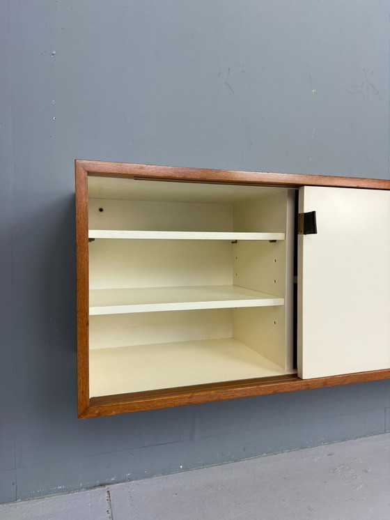 Image 1 of Florence Knoll für Knoll, Hängeschrank aus Walnussholz, Modell 123 W-1, 1947