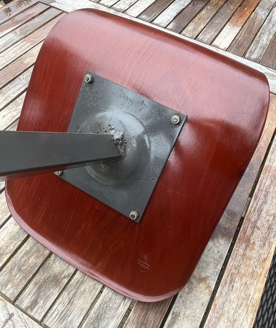 Image 1 of Chaire de l'école de design industriel Pagholz - Adam Stegner