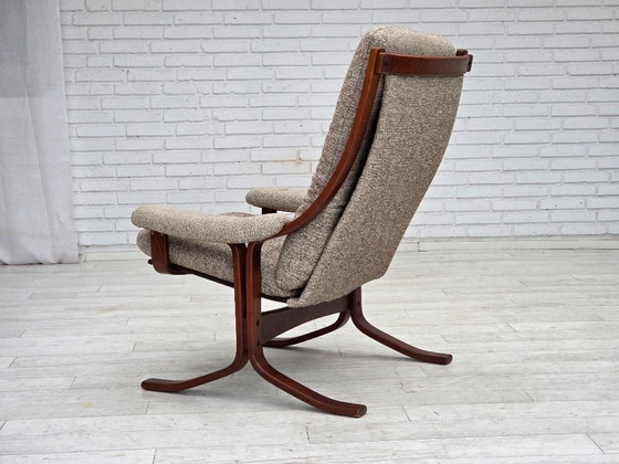 Image 1 of Fauteuil uit de jaren 70, Noors design, stof van een wollen mix, gebogen hout.