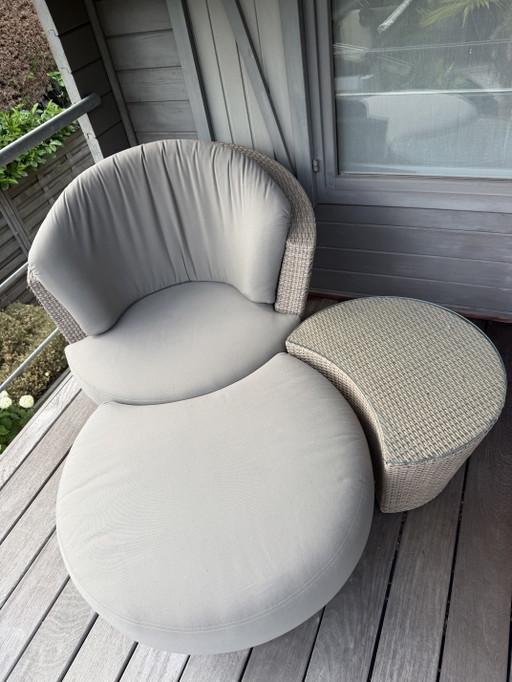 Salon Rausch avec pouf et table d'appoint