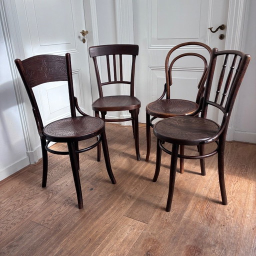 Set van 4 mix-match Thonet stijl stoelen