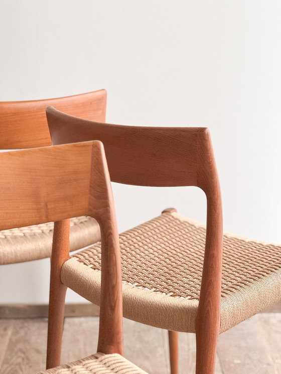Image 1 of Mid Century Deense Teakhouten Eetkamerstoelen # 77 door Niels O. Møller, J. L. Moller, Set van 4
