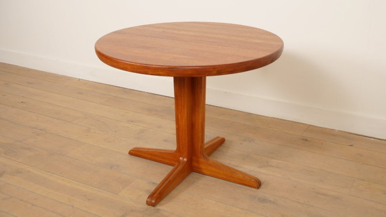 Image 1 of Compact vintage round dining table | extendable | 90 cm - 130 cm