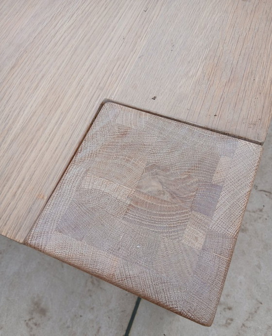 Image 1 of Couchtisch aus massiver Eiche, 110 x 110 x 4 cm