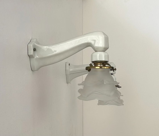 Image 1 of Paire d'applique vintage art déco, porcelaine et verre sablé, France 1930