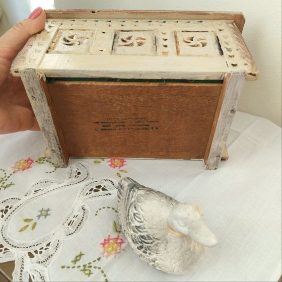Image 1 of Scatola portagioie vintage in legno | Scatola per uccelli con decorazione a cinciallegra dipinta a mano