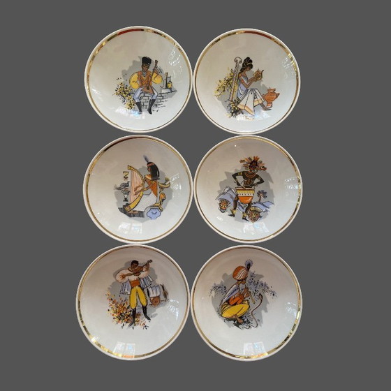 Image 1 of Servizio da 6 pezzi in porcellana Schirdding Bavaria di metà secolo, dedicato ai musicisti di tutto il mondo.