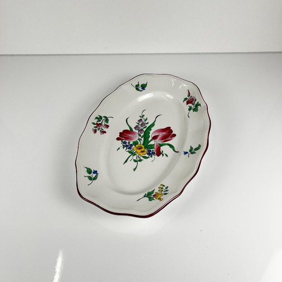 Plato pequeño ovalado con extremo plano, modelo "Réverbère" de KG Lunéville, motivo tulipán – KG Luneville (photo 2 of 7)