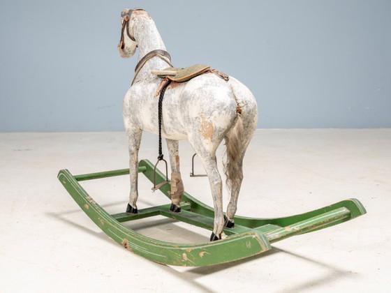 Image 1 of Cavallo a dondolo antico in legno, giocattolo vintage con patina originale
