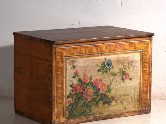 Baule cinese antico con pannello dipinto in olmo – Cina, circa 1900 – Cassettiere (photo 2 of 40)