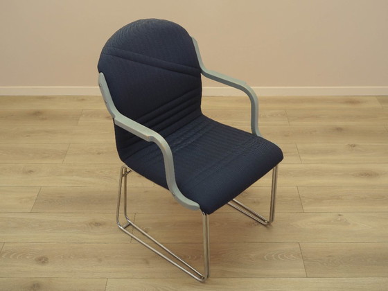 Italiaanse vergaderstoel uit de jaren 90 met blauwe bekleding op een zwevend onderstel. – Bureaustoelen (photo 9 of 15)
